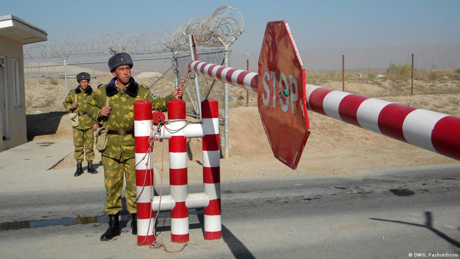 Погранпредставители Таджикистана признали незаконность действий таджикских военных, которые стреляли в грузовик кыргызстанца
