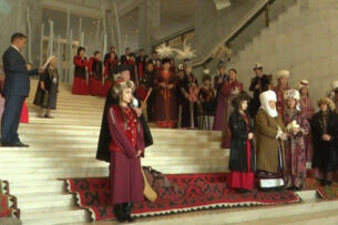 Апрельской революции не было?  В Историческом музее убрали фото Алмазбека Атамбаева и упоминания о 7 апреля — СМИ