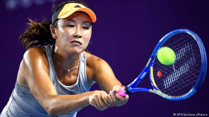 Президент МОК созвонился с пропавшей китайской теннисисткой Пэн Шуай, которая обвинила влиятельного госчиновника в сексуальных домогательствах