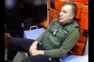 «Ты — раб Путина!». В Грузии опубликованы видео с Саакашвили в тюрьме