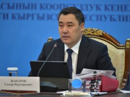 Садыр Жапаров объявил выговоры главе Минсельхоза, своему полпреду в Чуйской области из-за нехватки поливной воды