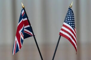 NYT: США и Великобритания обсуждают санкции против окружения Путина