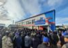 В Таласской области недовольные результатами выборов граждане вышли на митинг. Они заявляют, что экс-спикер ЖК занимался подкупом