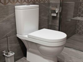 Трамп хочет «вернуть былое величие» туалетам и душевым в США