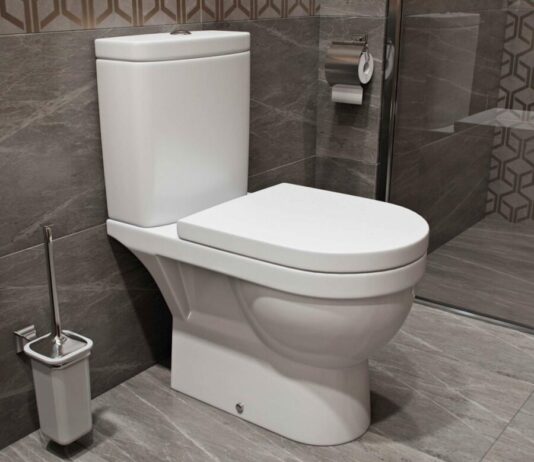 Трамп хочет «вернуть былое величие» туалетам и душевым в США