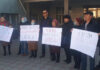 «Держат больше года без решения суда». Сторонники Фарида Ниязова и Равшана Джеенбекова вышли на мирную акцию