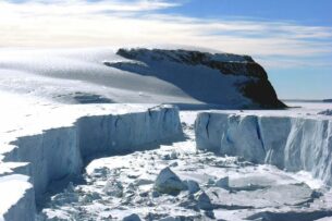 Ученые предложили недорогой метод заморозки ледяных шапок полюсов