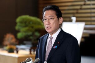 Премьер Японии пока не увидел привидений в своей резиденции