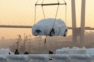 Из Японии в Россию привезли замороженные автомобили (фото, видео)