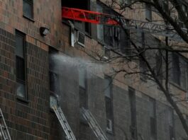 19 человек погибли при пожаре в многоэтажке в Нью-Йорке
