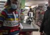 В Новосибирске пятеро кыргызстанцев закупились продуктами в закрытом магазине. Что из этого вышло?