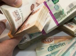 «Россияне сделают у нас рублевую свалку»: казахстанцы недовольны потоком валюты в страну