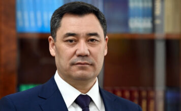 Садыр Жапаров поздравил госслужащих с профессиональным праздником
