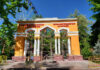 В Бишкеке обновляют входную группу в парк Панфилова и фасад типографии «Эркин-Тоо»