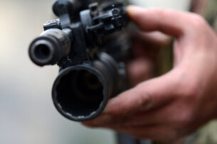 Три комитета Жогорку Кенеша одобрили законопроект о выдаче «в особых случаях» оружия жителям приграничных районов