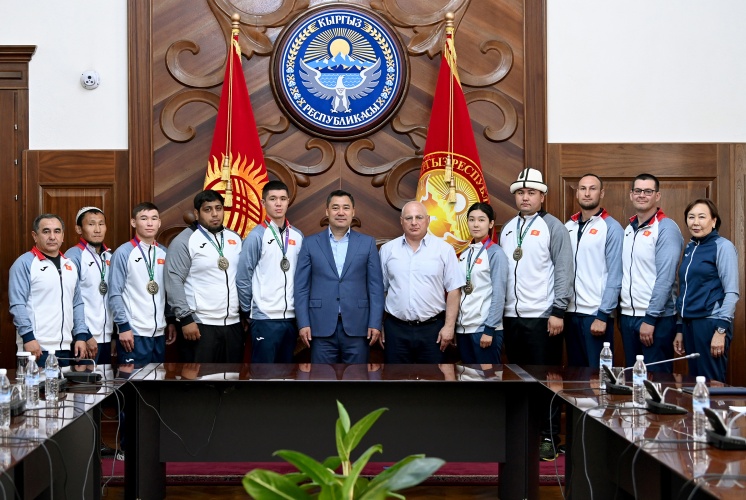 Садыр Жапаров встретился с кыргызстанскими призерами XXIV летних Сурдлимпийских игр в Бразилии