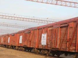 Свыше 11 тыс. вагонов застряли по пути из Казахстана в Узбекистан