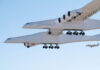 Самый большой в мире самолет поднялся на рекордную для себя высоту