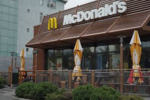 Рестораны McDonald’s временно остановили работу в Казахстане