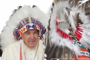 Папа Римский попросил прощения у коренных народов Канады за «культурный геноцид»