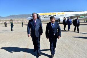 Президент Таджикистана прибыл в Кыргызстан