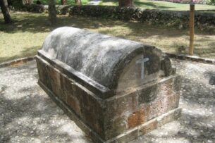 На Ямайке мертвец за рулем убил трех человек, копавших могилу