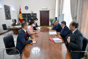 Премьер Госсовета Китая направил послание Акылбеку Жапарову по строительству железной дороги КНР-Кыргызстан-Узбекистан
