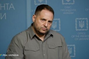 Глава офиса Зеленского назвал взрывы в Крыму украинской операцией «демилитаризация»