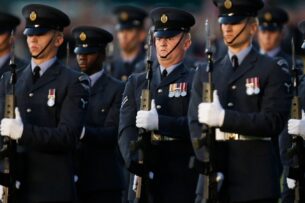 В ряды британских ВВС запретили принимать белых мужчин