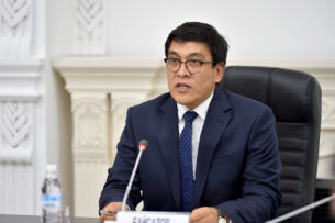 Фракции Жогорку Кенеша «Ата Жур Кыргызстана» и «Мекенчил» предложили уволить Эдиля Байсалова