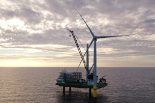 В Британии запустили крупнейшую в мире морскую ветряную электростанцию