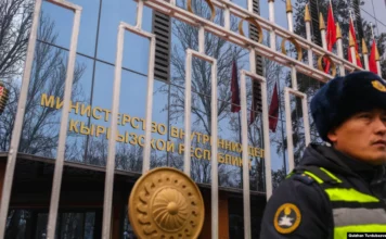 Милиция вне политики: МВД Кыргызстана призывает граждан соблюдать закон в период предвыборной кампании