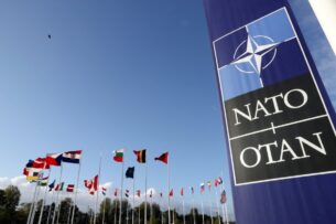 НАТО впервые со времен холодной войны готовит план отражения атак России