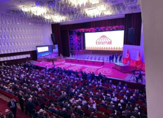 В Бишкеке проходит второй Народный курултай