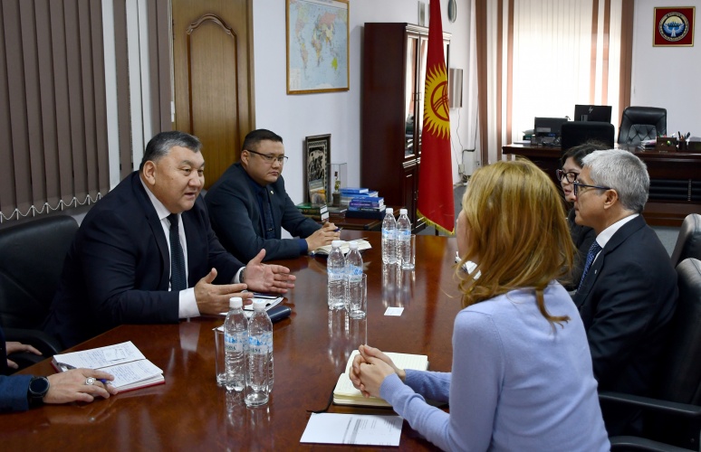 Секретарь Совбеза Кыргызстана и глава миссии МККК обсудили возвращение кыргызстанцев из лагерей Сирии