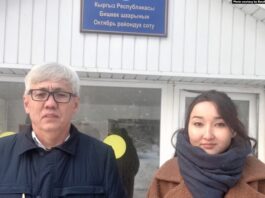 Суд в Бишкеке освободил из-под стражи казахстанских активистов Диану Баймагамбетову и Асхата Жексебаева