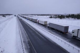 В РФ взялись за карго-перевозки: Почти 7000 фур из Китая, следовавших через Казахстан и Кыргызстан, стоят на границе с Россией уже месяц