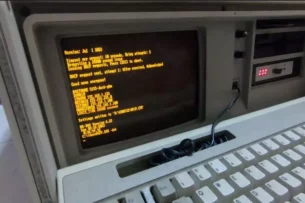 Энтузиаст запустил ChatGPT на компьютере IBM 1984 года