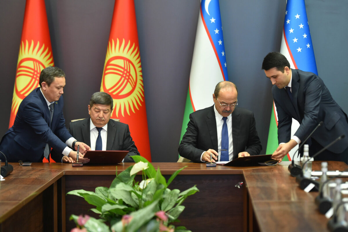 По итогам переговоров главы кабмина Кыргызстана и премьера Узбекистан подписано более 15 документов о сотрудничестве