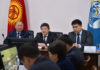 Акылбек Жапаров провёл совещание в мэрии Бишкека по решению проблем дорожного трафика, смога и мусора