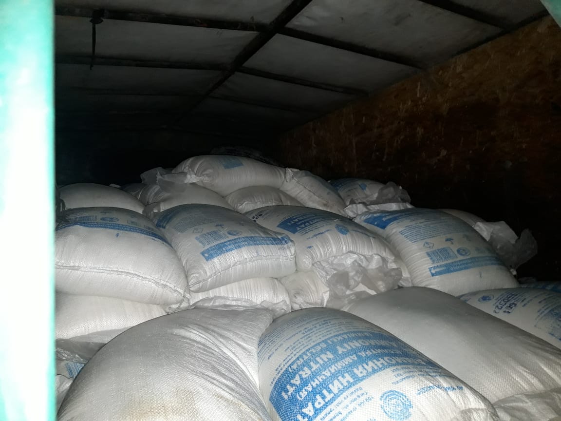 Сотрудники ГКНБ и пограничники пресекли контрабандный ввоз 7 тонн селитры из Узбекистана
