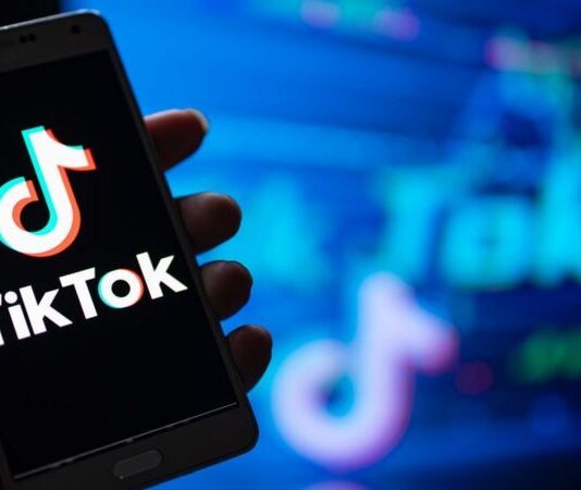 Миллиардер Маккорт хочет купить американский бизнес TikTok