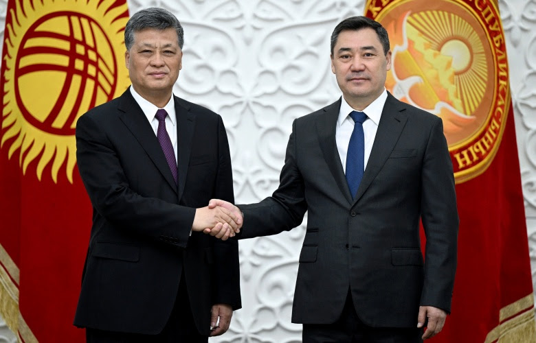 Садыр Жапаров встретился с секретарем партийного комитета КПК СУАР КНР