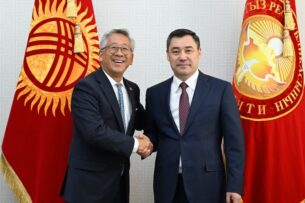 Садыр Жапаров принял помощника госсекретаря США по делам Южной и Центральной Азии