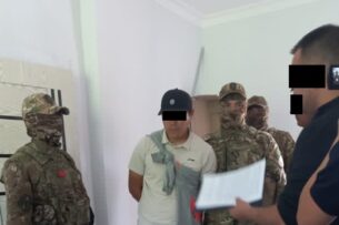 ГКНБ задержал группу сотрудников ОВД Узгенского района и УБНОН по Жалал-Абадской области
