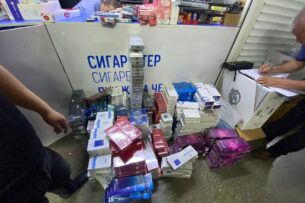 Сотрудники ГНС в Бишкеке изъяли 2,8 тыс. пачек контрафактных сигарет