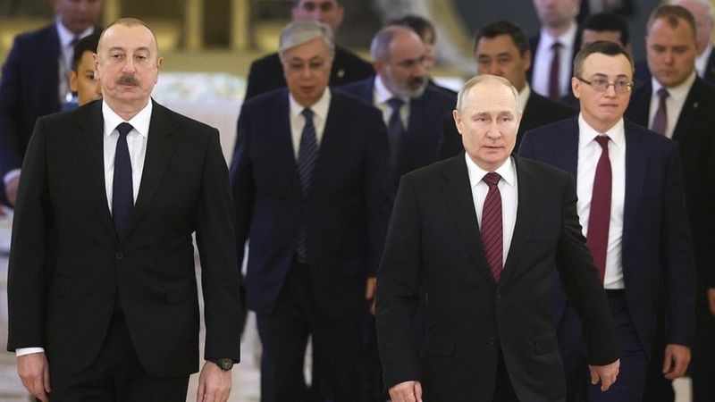 Путину с трудом удалось прервать скандальный спор Алиева и Пашиняна — СМИ
