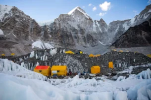Непальский гид-шерпа поднялся на Эверест в 26-й раз, повторил рекорд своего соотечественника