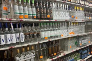 В Баткенской области выявили более 51 тыс. бутылок алкогольной продукции с сомнительными акцизными марками