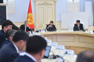 На очередном заседании кабмина Кыргызстана рассмотрено 15 вопросов и принят ряд решений